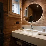 Forest Lodge, A Luxury With Sauna And Jacuzzi 木屋 *