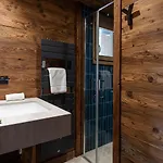 Forest Lodge, A Luxury With Sauna And Jacuzzi 木屋